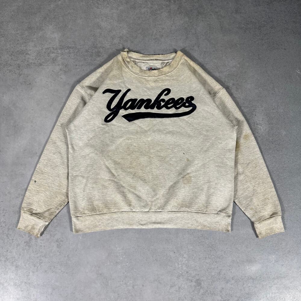 Majestic New York Yankees Crewneck Sweatshirt Oatmeal Distressed - Size: Large